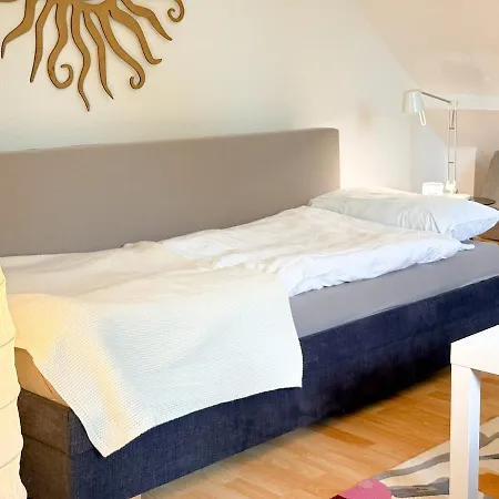 Διαμέρισμα Gemuetliche Dachgeschosswohnung Mit Balkon