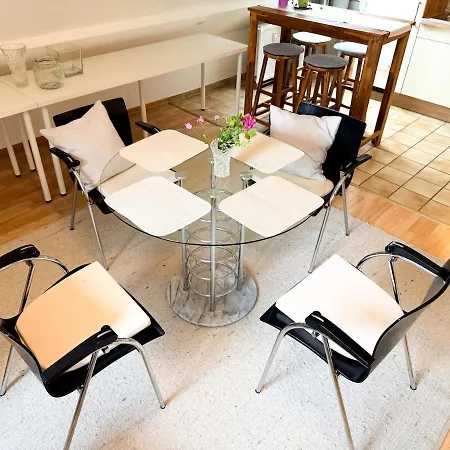 Gemuetliche Dachgeschosswohnung Mit Balkon *