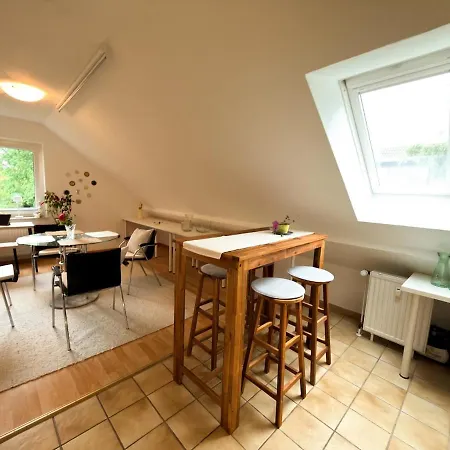 Διαμέρισμα Gemuetliche Dachgeschosswohnung Mit Balkon *
